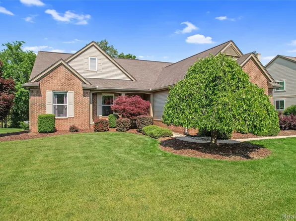 1267 Chemung Forest Dr, Howell, MI 48843