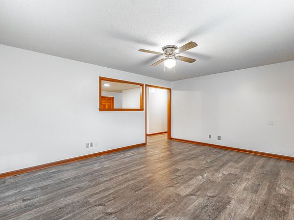 4th image of 127 S Center St