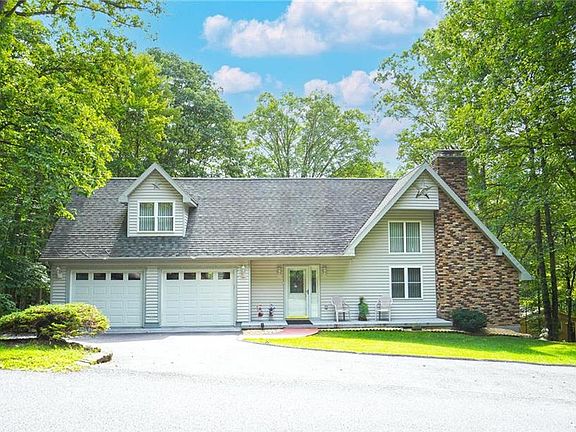 3rd image of 404 Lake Dr