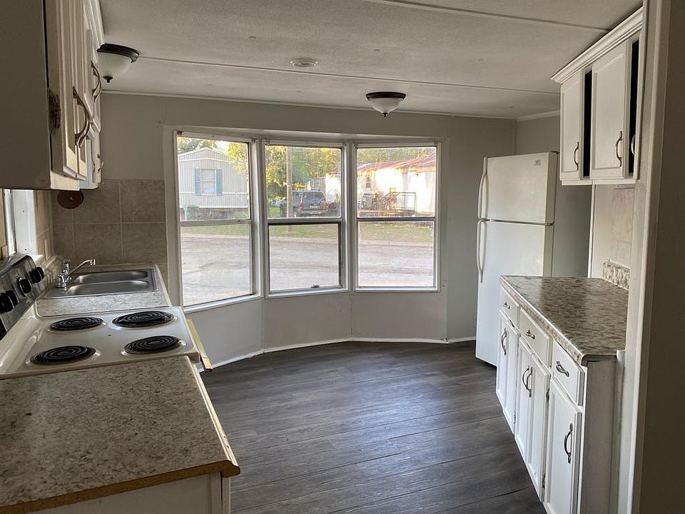 1st image of 111 Great Lakes St #111