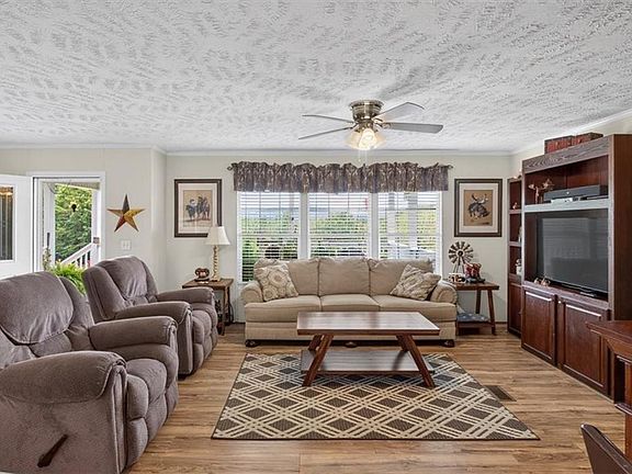 3rd image of 290 Knucklesville Rd