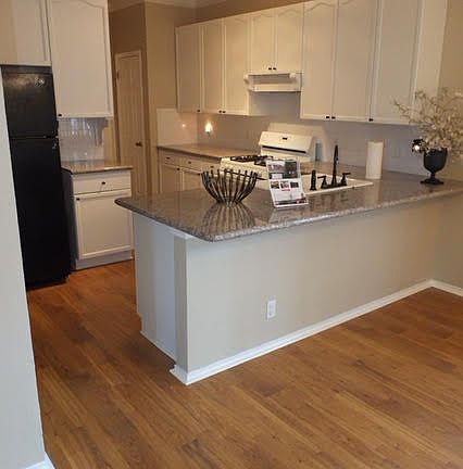 3rd image of 8107 Hawick Dr