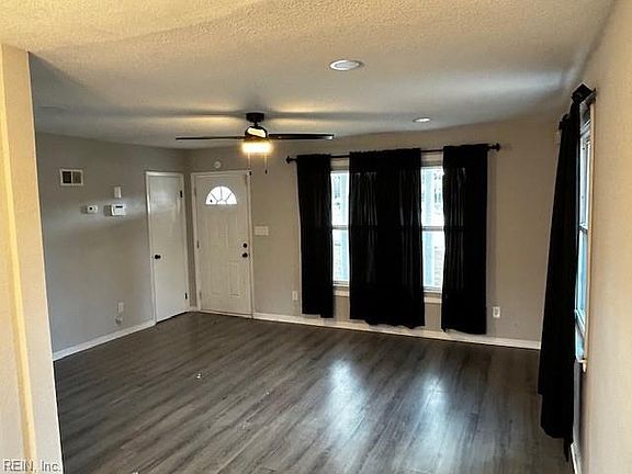 5th image of 701 Thomas Cir