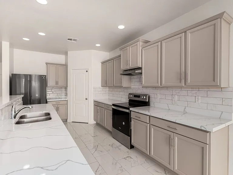 24409 W Sheraton Ln — Photo 12