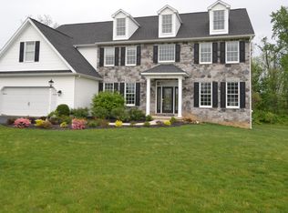 1355 Winterberry Dr, York, PA 17406