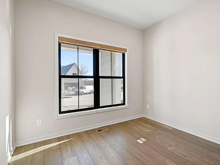 Unit Photo