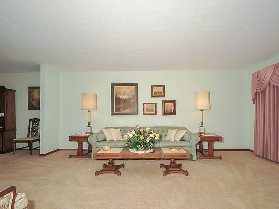4th image of 6985 Starfire Dr