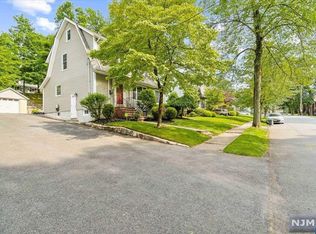29 Valley Rd, Haworth, NJ 07641