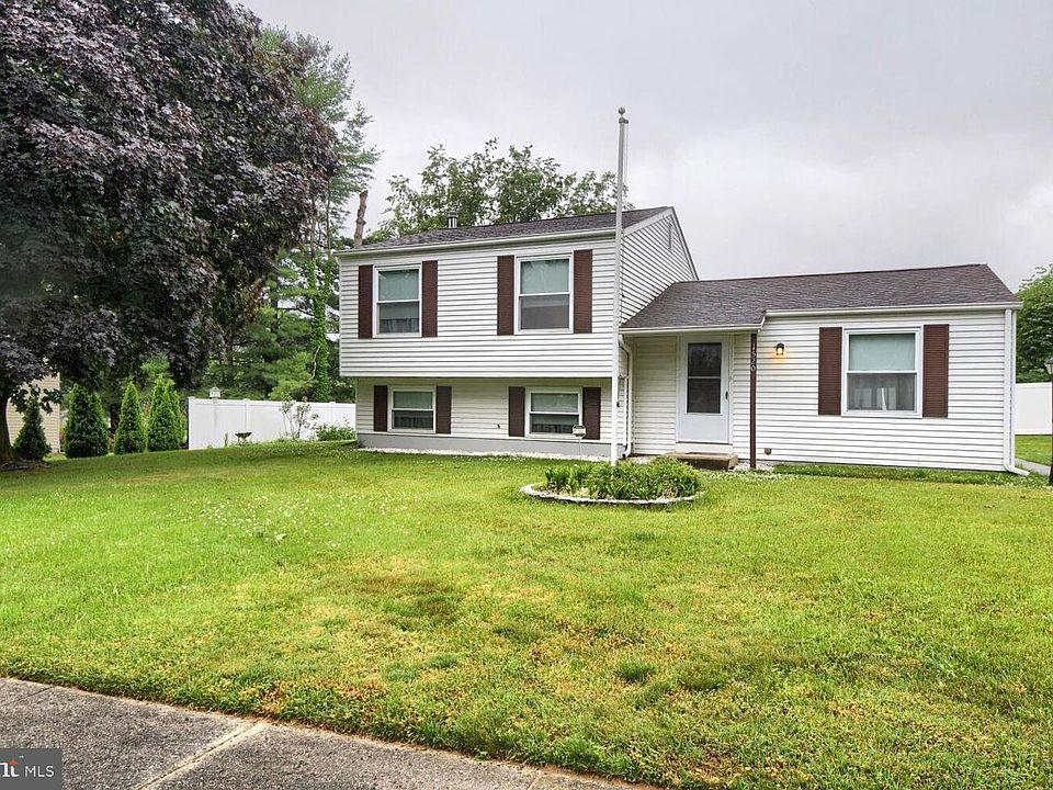 1st image of 1520 Meadowcrest Ct