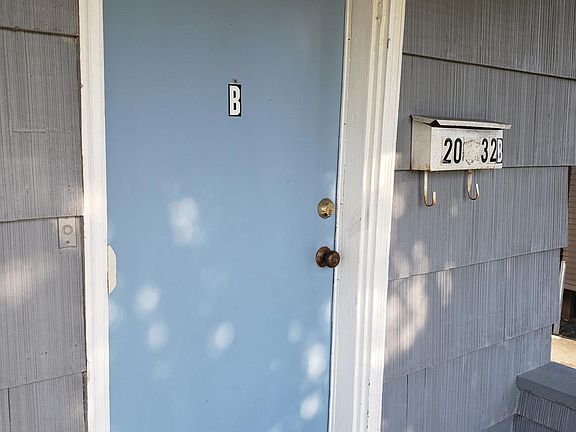 4th image of 2032 Hoyt Ave #B