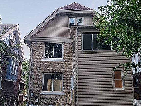 2nd image of 2238 N La Salle Gdns