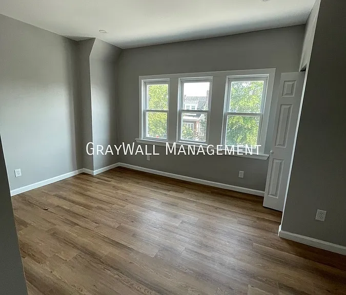 1916 73rd Ave — Photo 6