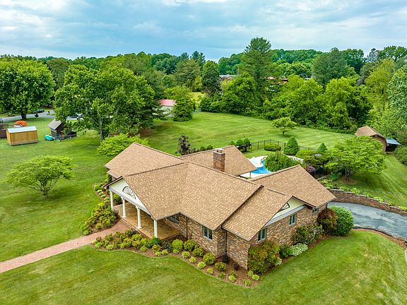 2nd image of 6 Haver Hill Ct