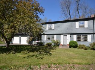 143 Pondview Dr, Amherst, MA 01002