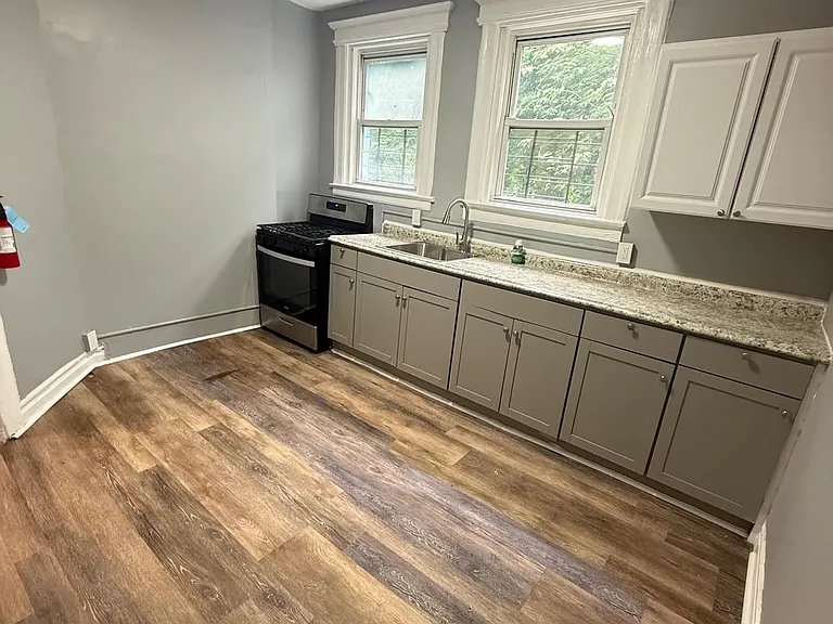 35 Schuyler Ave #1 — Photo 5