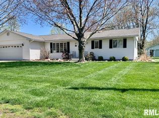 402 S 9th St, Girard, IL