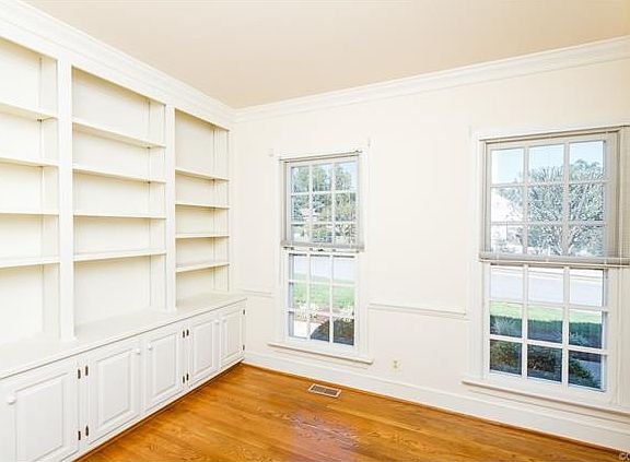 4th image of 8978 Kings Charter Dr