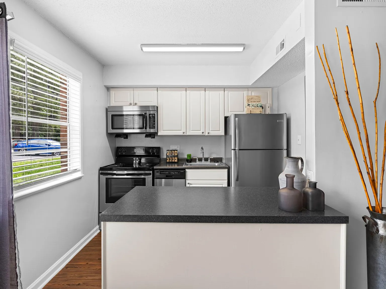 Royal Park — Photo 3