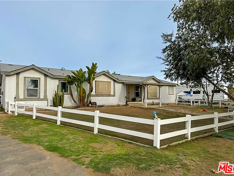 25120 Charina Ln — Photo 36
