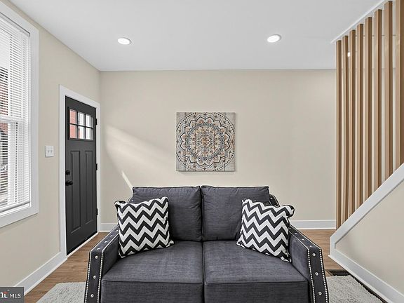 4th image of 831 Livingston St