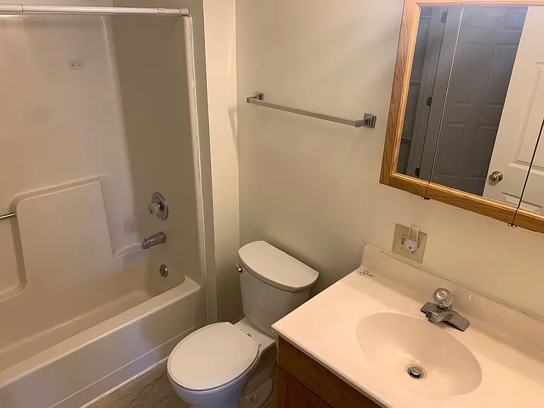 260 W 2nd St — Photo 13