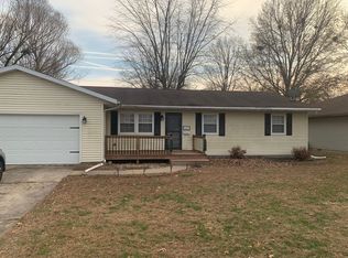 520 E Mulberry St, Chatham, IL 62629