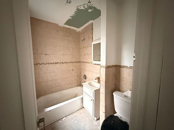 4th image of 268 Monticello Ave #11
