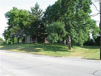 3rd image of 1112 E Commercial Ave