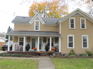 408 S Pine St, Fenton, MI 48430