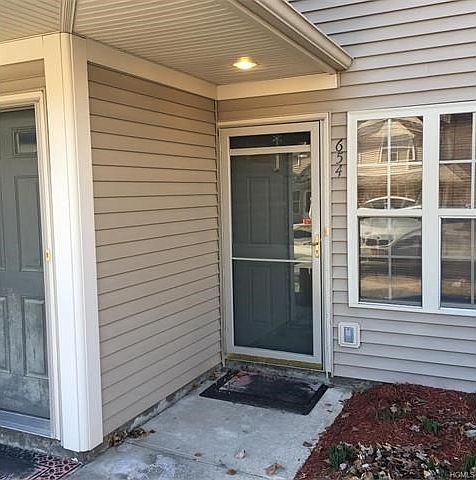 1st image of 654 Gregory Ct #654