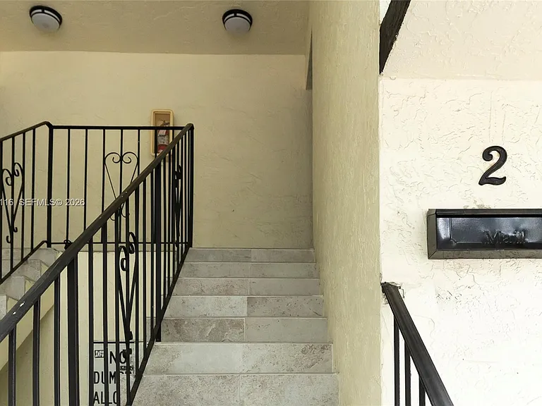 1091 SW 4th St #2 — Photo 5