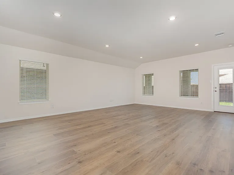 3928 Amethyst Dr — Photo 10