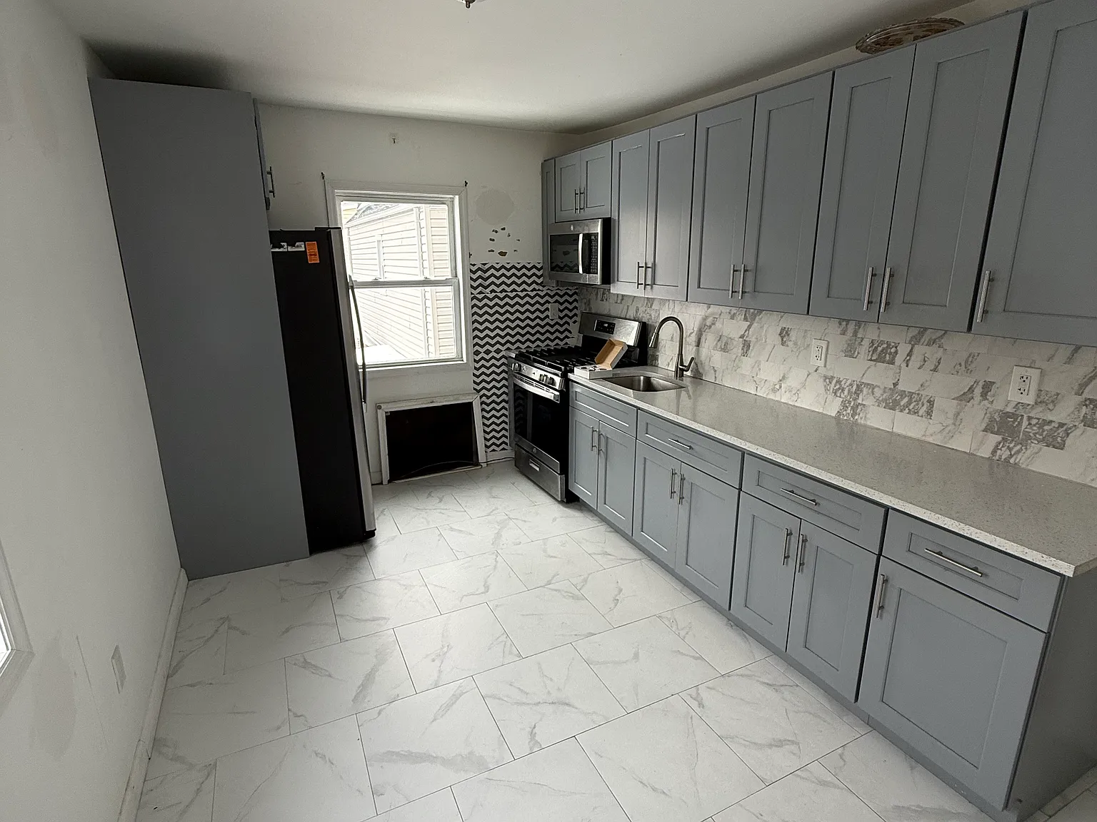 3 bed, 1.5 bath, $3,500 — Photo 3
