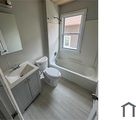 3rd image of 1523 Hillcrest Rd #2