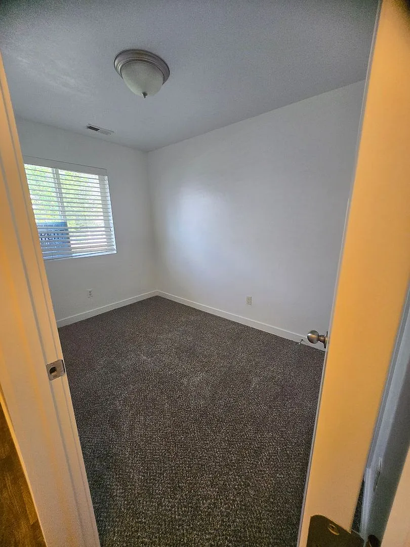 3 Bed 2.5 Bath Town Home in Vineyard for Rent — Photo 4