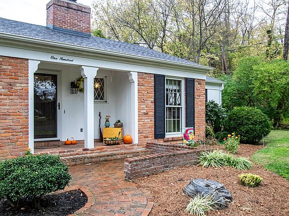 4th image of 100 Fieldstone Dr
