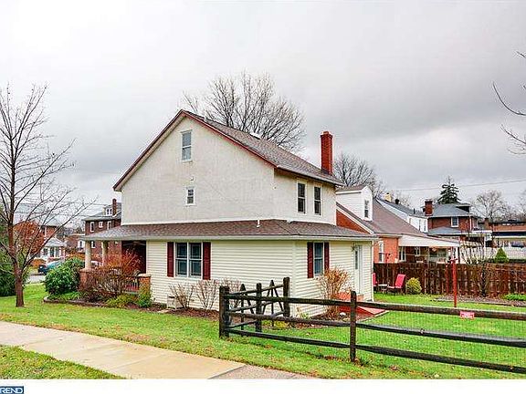 3rd image of 130 1st Ave