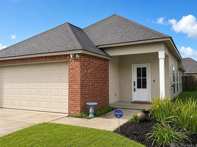 15484 Oakstone Dr — Photo 2