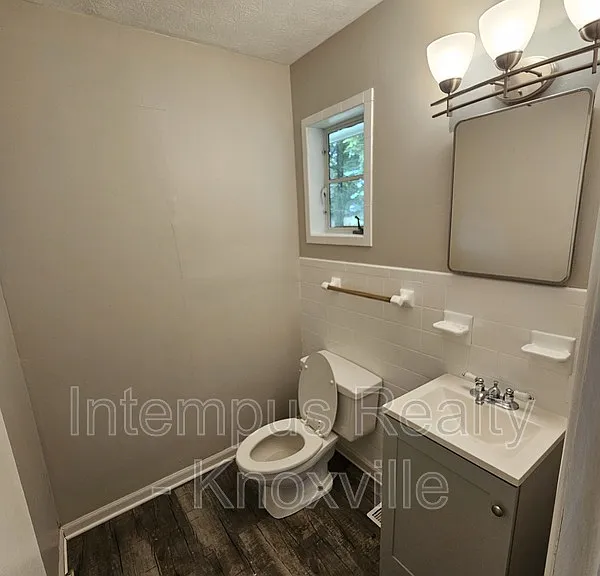 2000 Nandina Dr — Photo 16