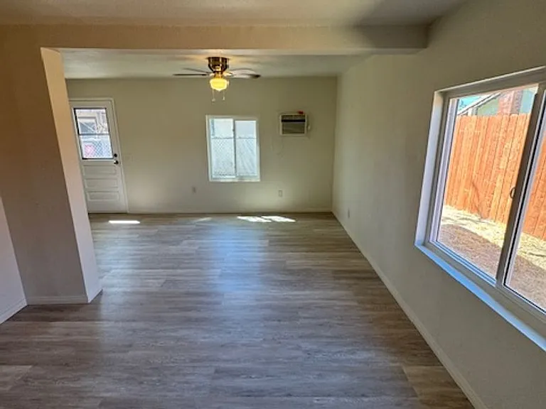 23892 Hemlock Ave — Photo 9