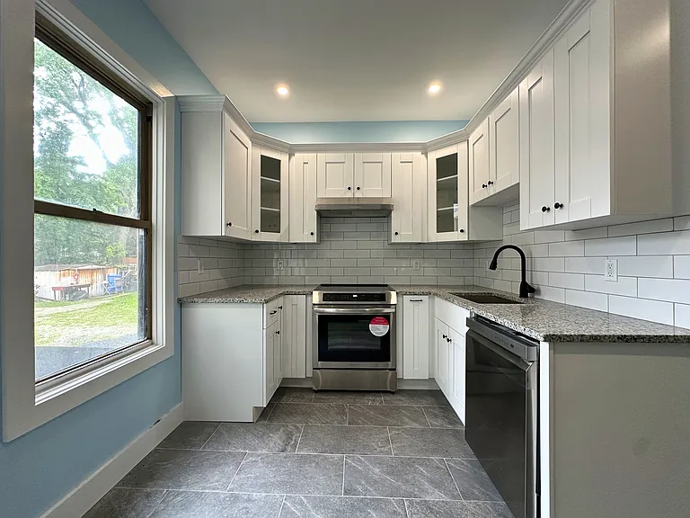 11 Courtney Ave #1 — Photo 6