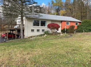 1247 Washington Street Ext, Conneautville, PA 16406