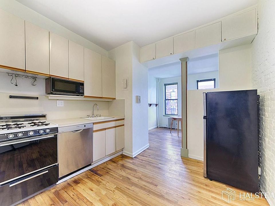 2nd image of 110 Thompson St APT 4B