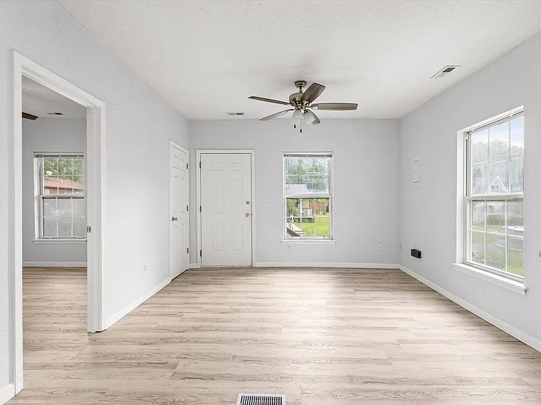 309 Alexander Ave — Photo 4