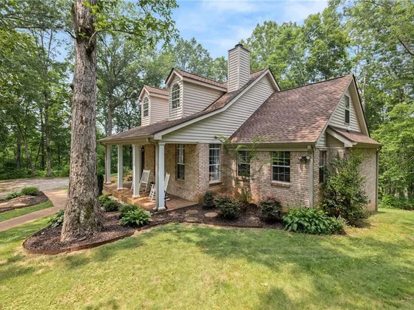 210 Walker Branch Ct, Clarkesville, GA 30523