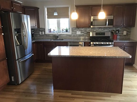 3rd image of 15 Emerson Dr