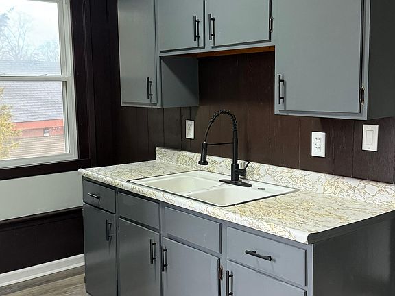 3rd image of 699 W Locust St #1-2-4