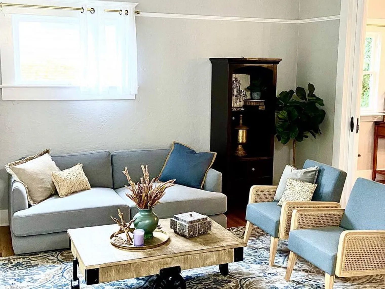 5 bed, 3.0 bath, 3498 sqft, $9,698 — Photo 4