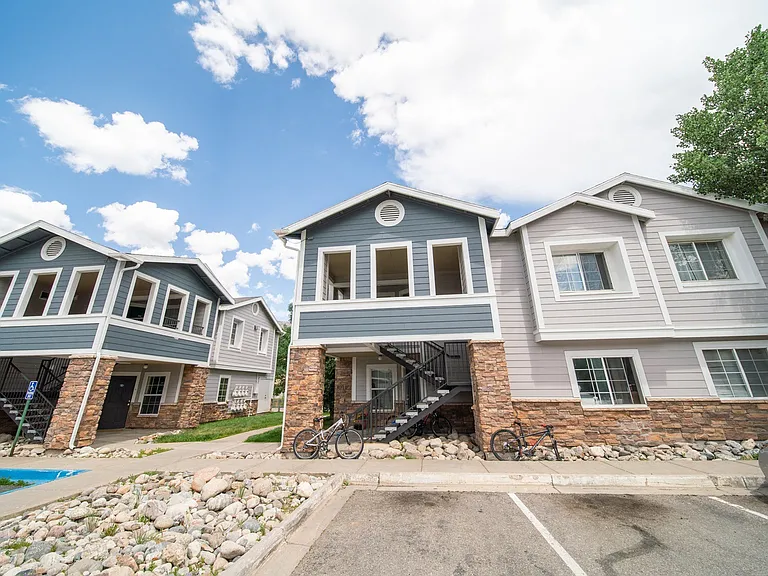 Blue River Apartments — Photo 18