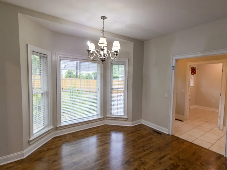906 Monarch Cir — Photo 35